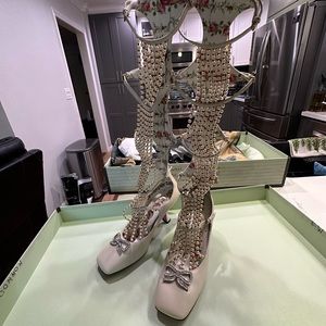 Gucci. Caged Bootie Heels. Pumps. Vintage white color. Size 37.